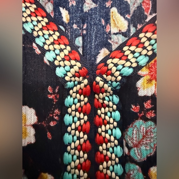 Patrons of Peace Multicolor high low Floral Blouse Size L - Picture 6 of 7